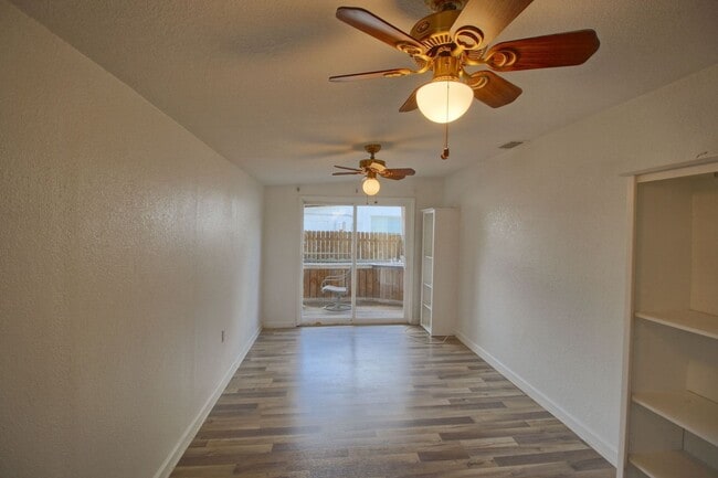 Building Photo - 743 Hummingbird Ln