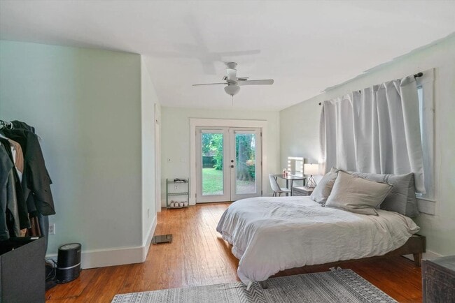 Building Photo - 2030 Young Ave