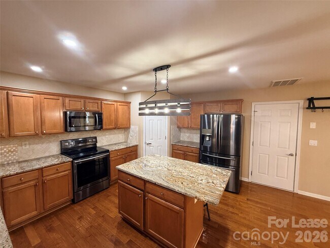 Building Photo - 5219 Sunriver Rd