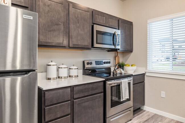 Building Photo - Wilson Creek Townhomes - Move In by 7/31 a...