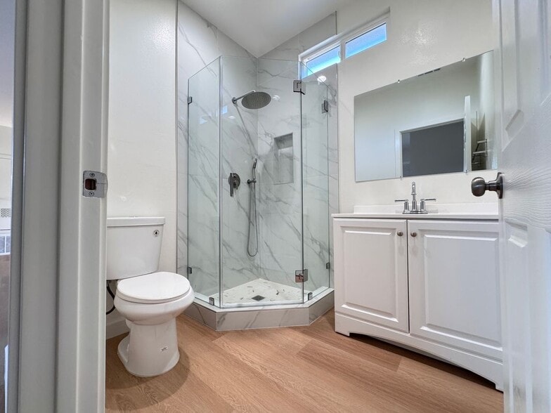 Building Photo - 6635 Vanguard Ave