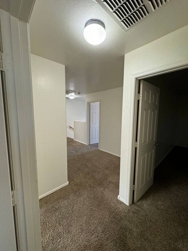 Building Photo - 6412 S 71st Dr