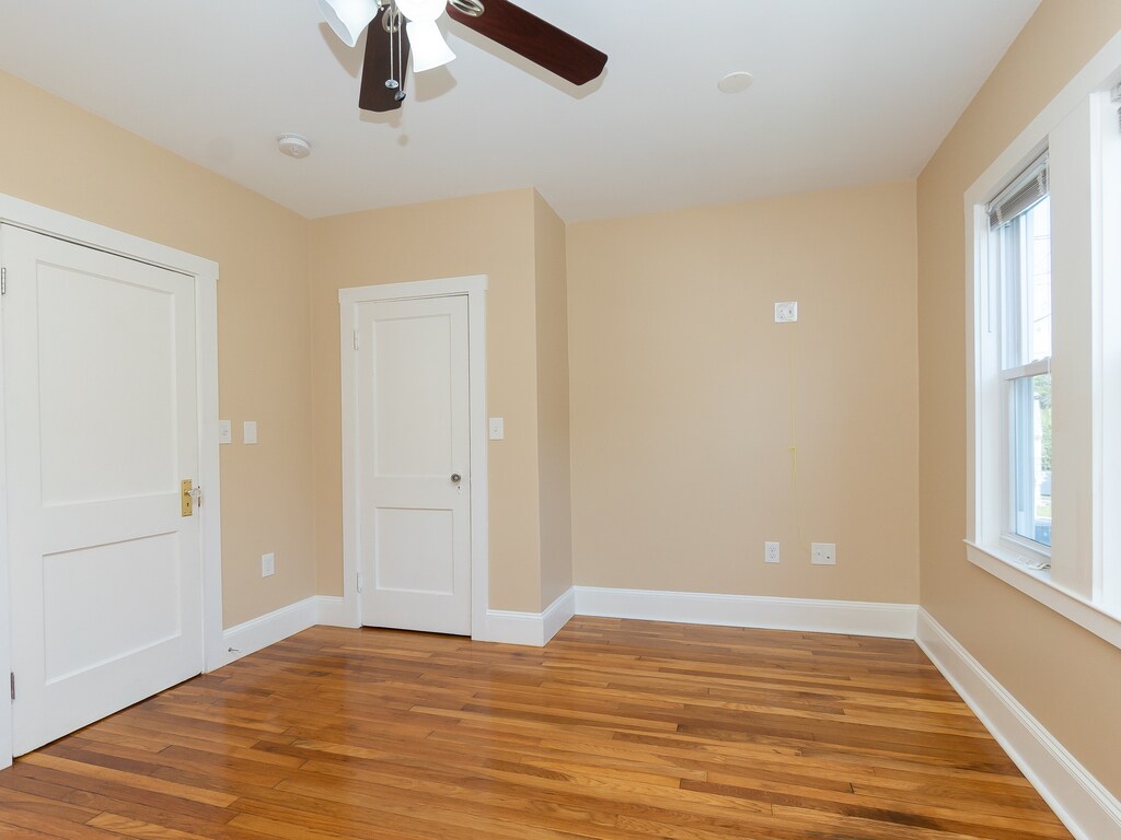 Building Photo - 20 Manley St