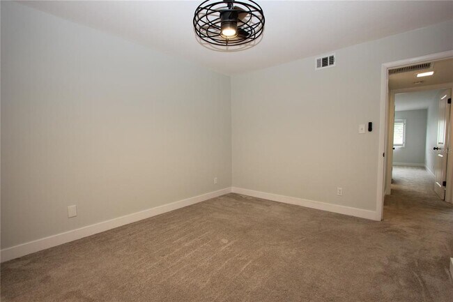 Building Photo - 1250 S Denning Dr