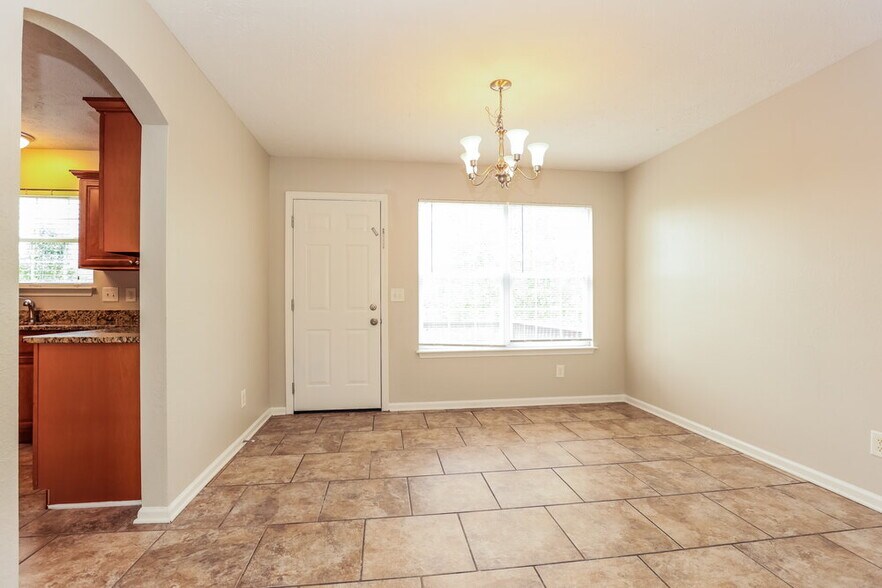 Building Photo - 1104 Harmony Ln