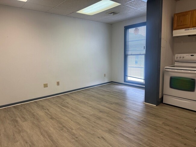 Building Photo - 152 W Main Ave
