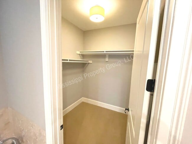 Building Photo - 3BR/3BA For Rent