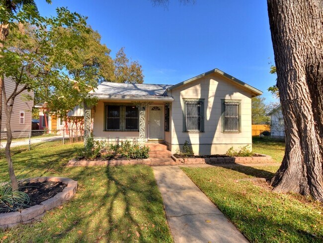 Primary Photo - Charming 2 bed/1 bath home in the East side