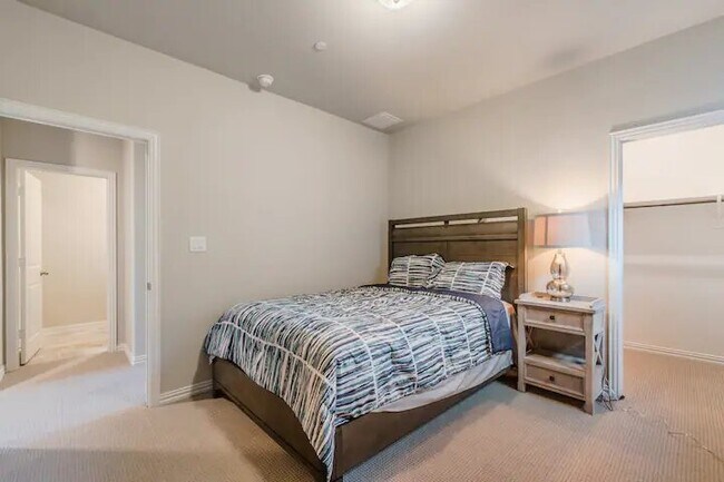 Third bedroom - 7501 Sunset Blvd