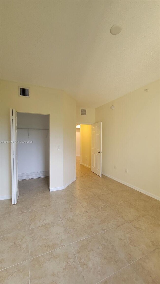 Building Photo - 3018 Alcazar Pl