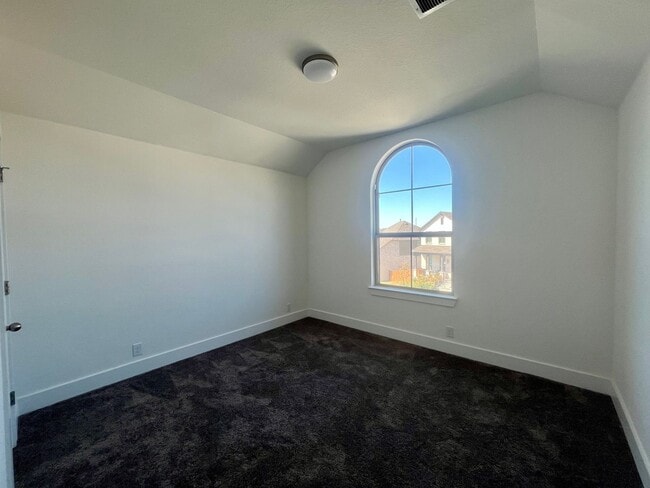 Building Photo - *Ask About Move In Special* Spacious 4 Bedroom / 4 Full Bath Home w/ Media Room & Loft ~ Imagine ...