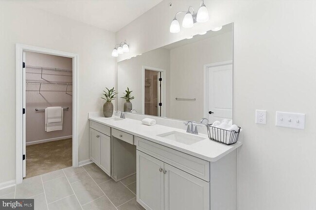 Building Photo - 4 Barton Ave