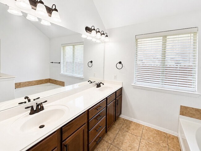 Building Photo - 1501 Toucan Dr