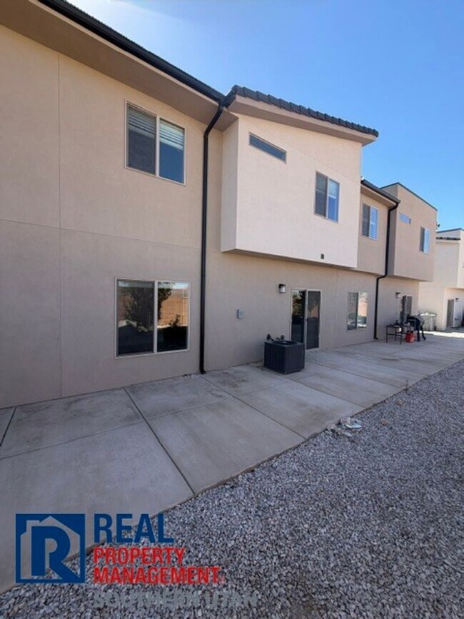 Building Photo - 5659 S Duel Ln