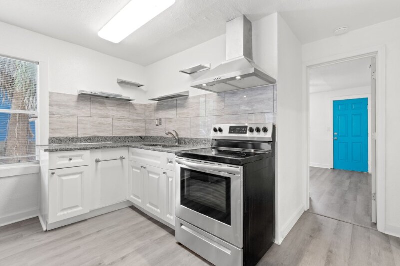 Building Photo - 1050 19th St S