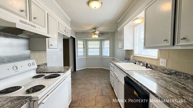 Building Photo - 5603 Amherst St