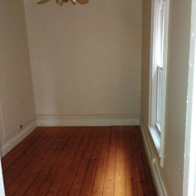 Building Photo - 305 3rd St