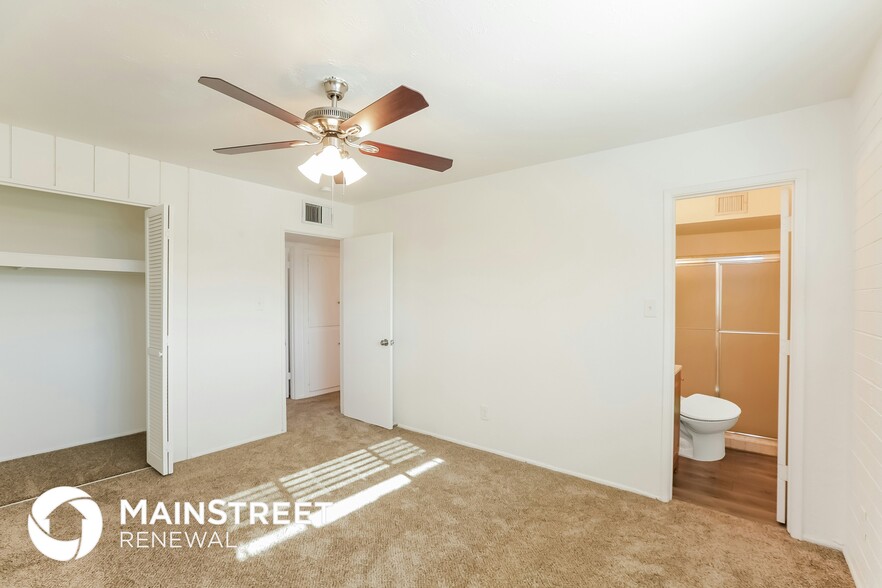 Building Photo - 2956 N 50th Dr