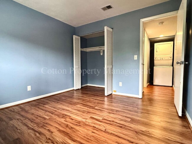 Building Photo - 2BR/2BA Condo - Great Location in Midtown ...