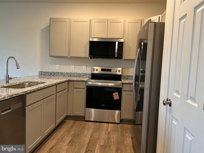 Building Photo - 167 Rae Ct