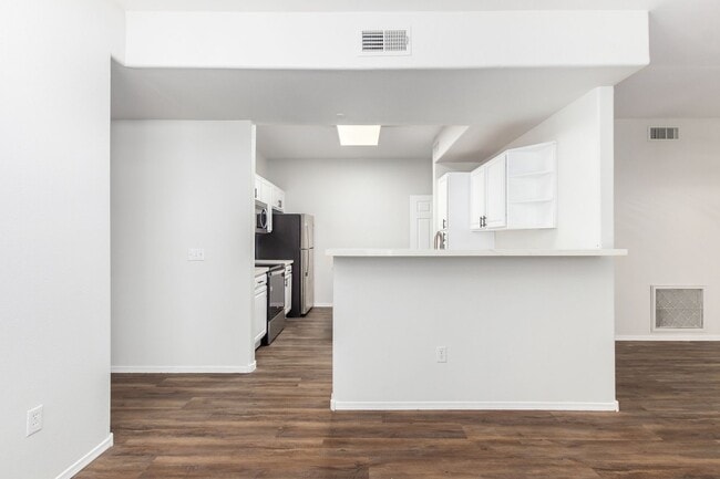 Building Photo - North Scottsdale Large 3 bed condo with attached 2 car garage, 1st floor unit