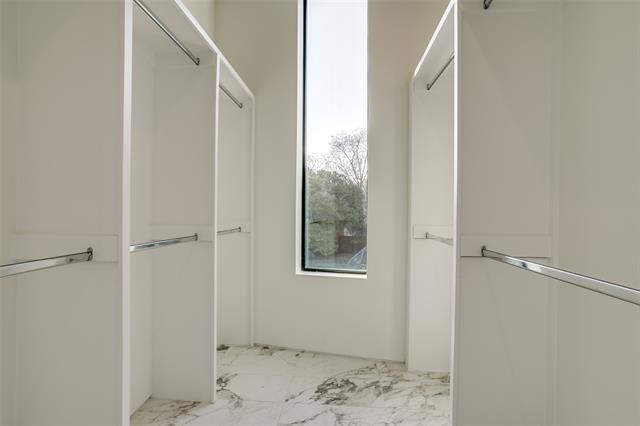 Building Photo - 2422 N Carroll Ave