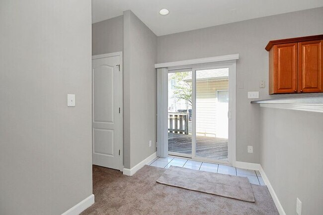 Building Photo - Charming 3BD/2.5BA Home in Crosswinds Community!