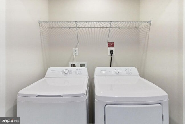 Building Photo - 406 18th Ave