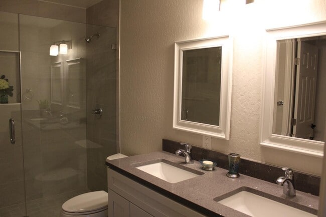 Building Photo - 1376 Bouret Dr