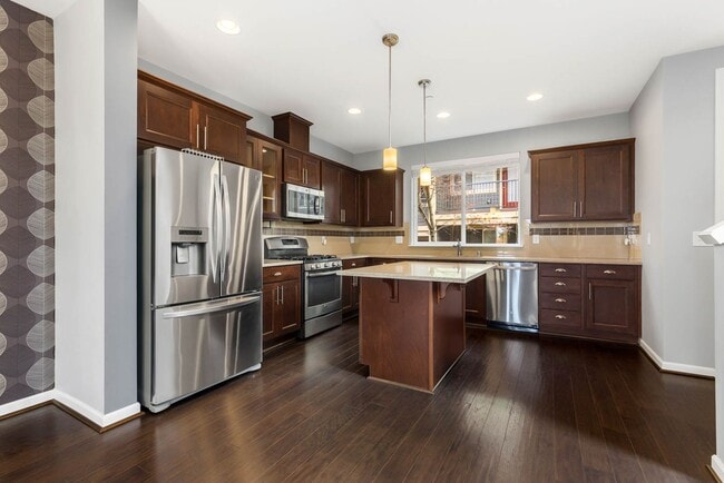 Building Photo - 2506 Mulberry Walk NE