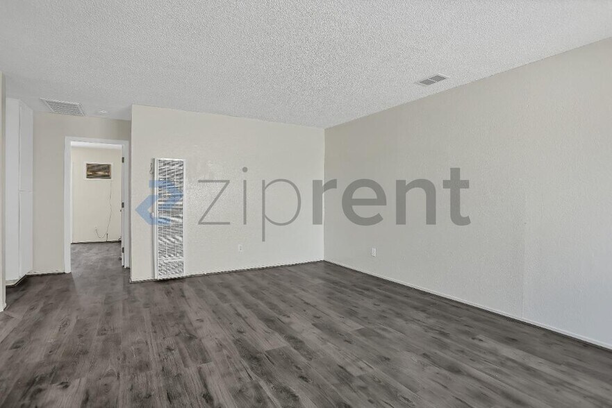 Building Photo - Unit C
