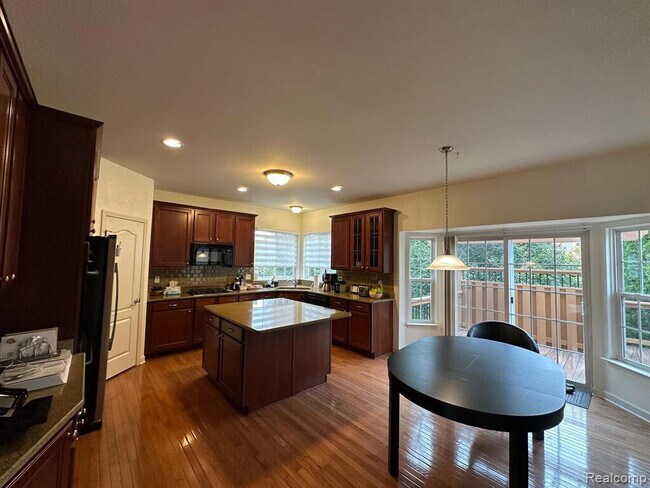 Building Photo - 16491 Mulberry Way