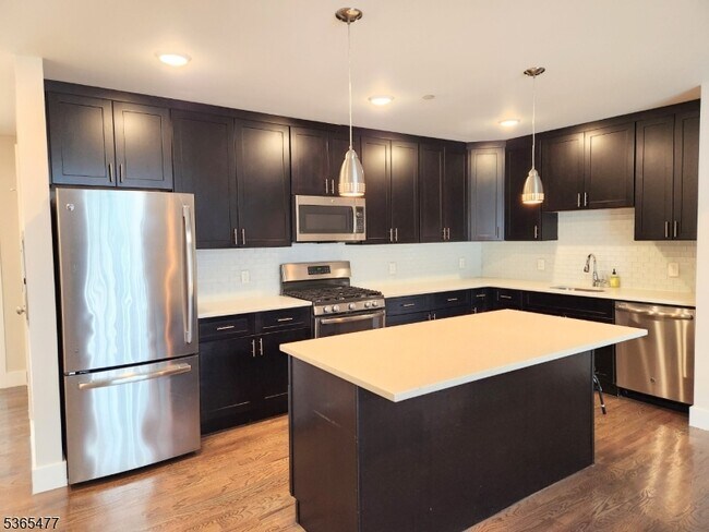 Building Photo - 59 Willet St