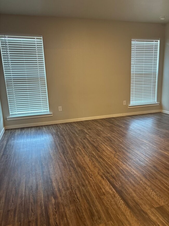 Building Photo - Half off the 1st month's rent!!