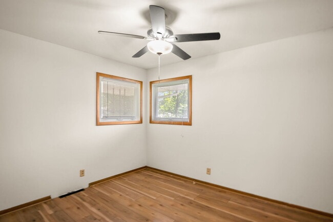Building Photo - 431 Parkside Dr