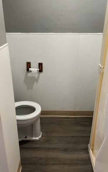 bathroom - 19 North Ave