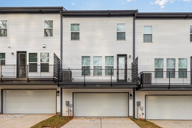 Building Photo - 1816 Blanche St