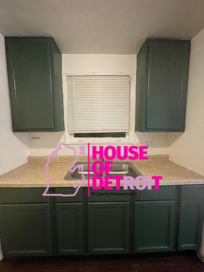 Building Photo - 3 BEDROOM | 1 BATH | FREE PRE SCREEN