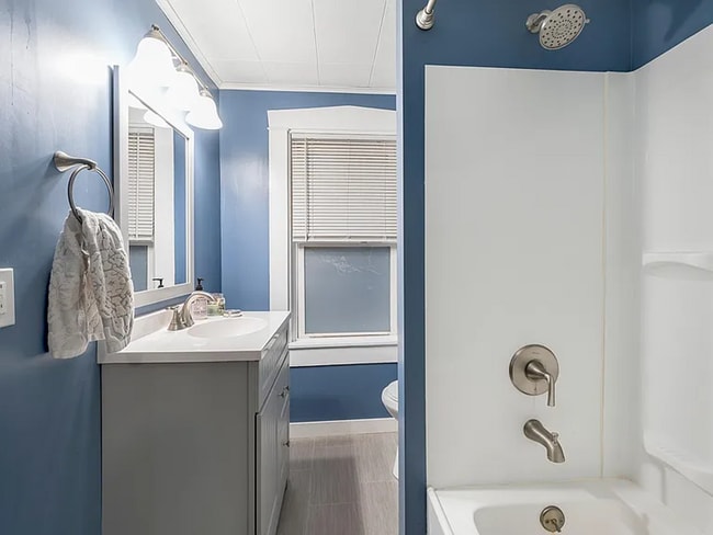 Building Photo - Updated 4 Bed 2 Bath Townhouse in Lancaster City!