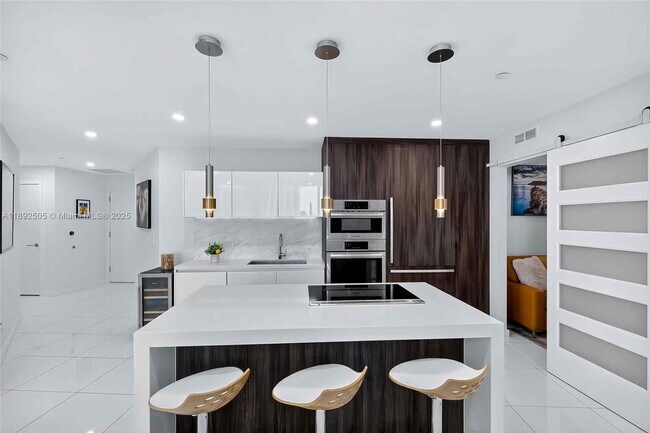 Building Photo - 851 NE 1st Ave