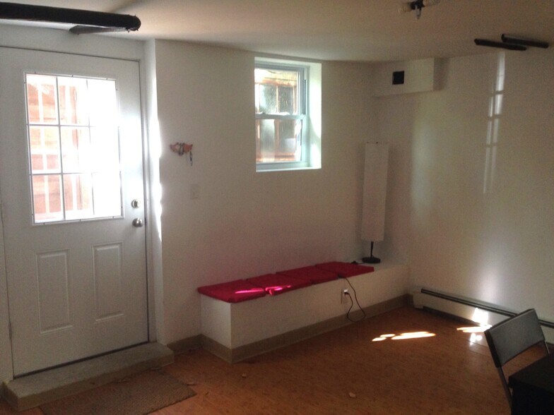 Building Photo - 21 Putnam Ave