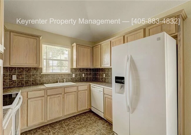 Building Photo - Gorgeous 3 bedroom 2 Bath and 2 Car Home in the Heart of Yukon