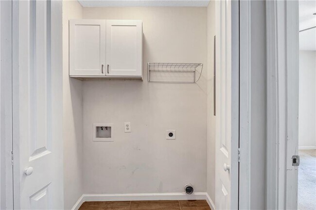 Building Photo - 5772 Lilburn Stone Mountain Rd