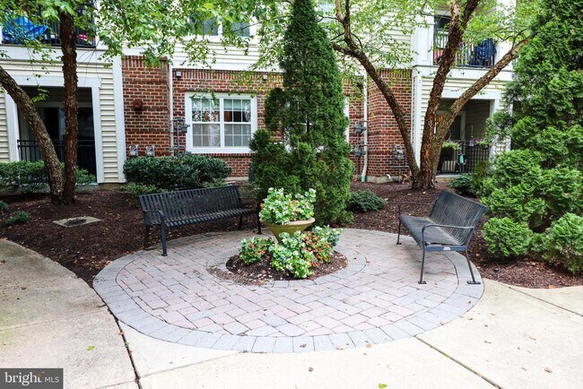 Building Photo - 12929 Centre Park Cir