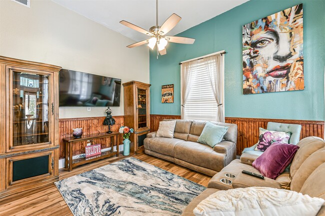 Building Photo - 1421 Winnie St