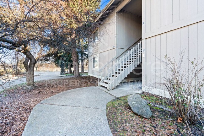 Building Photo - Beautiful and remodeled 1-Bedroom Apartment In Spokane Valley