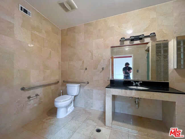 Building Photo - 5401 Alvern Cir