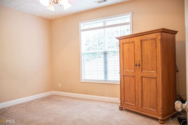 Building Photo - 168 Hamlin Rd