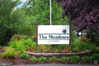 Building Photo - 424 Meadowview Ln