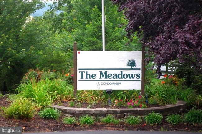 Primary Photo - 424 Meadowview Ln